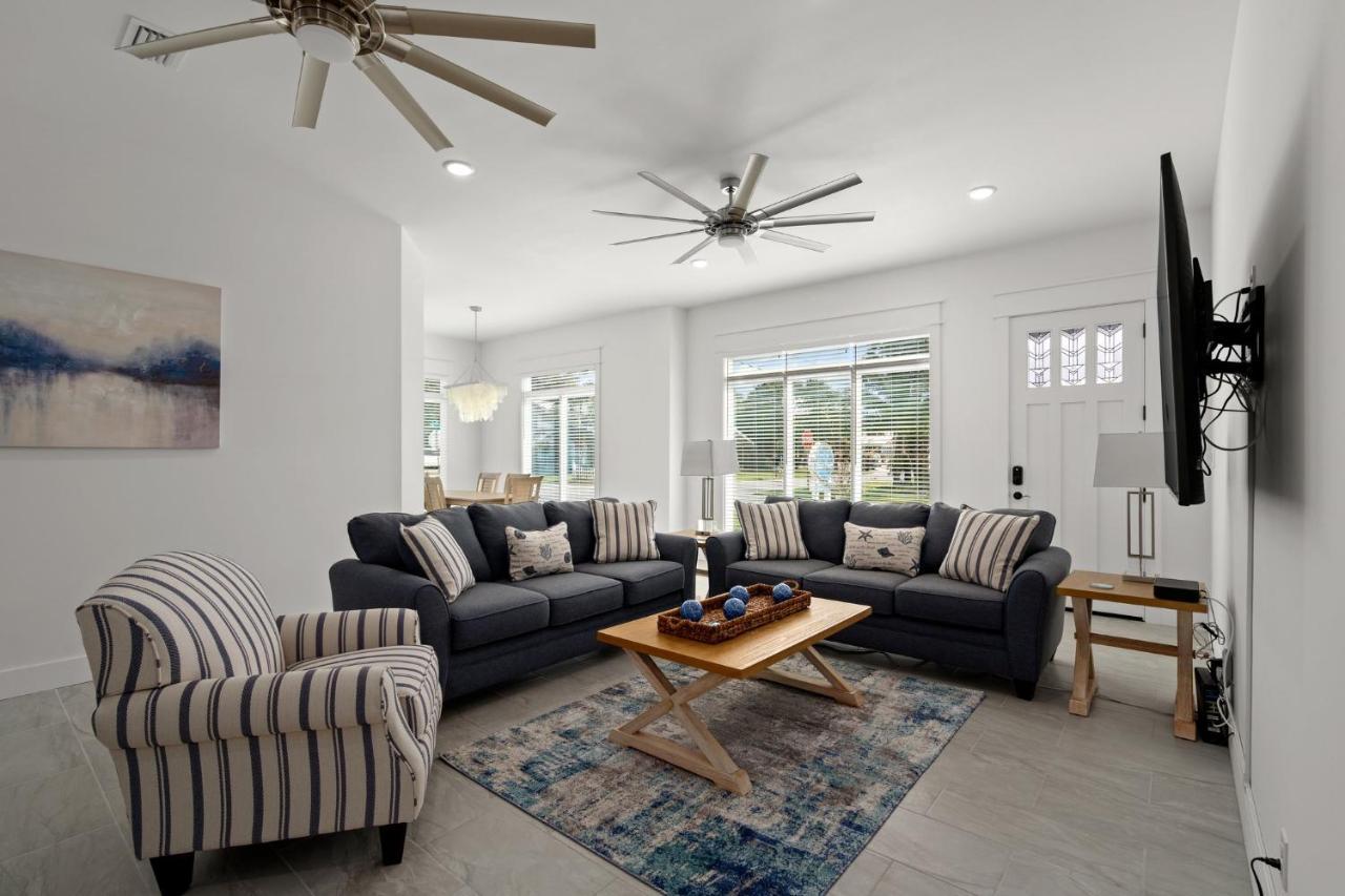 Brand New Expansive Coastal W/ Custom Furnishings Sleeps 15 Holiday home Panama City Beach