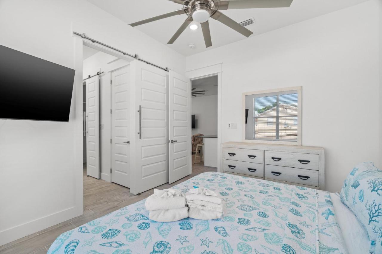 Brand New Expansive Coastal W/ Custom Furnishings Sleeps 15 Holiday home Panama City Beach