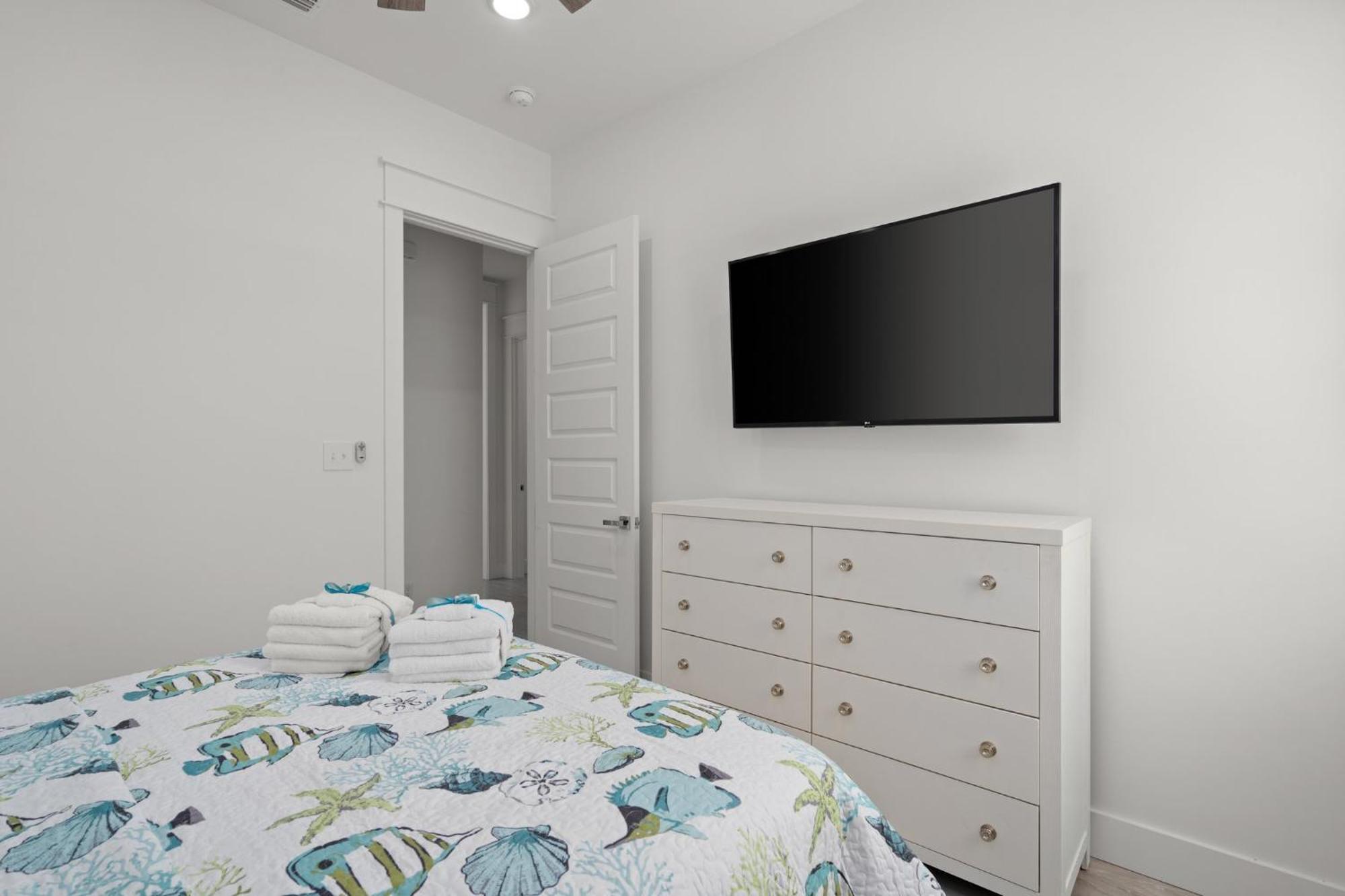 Brand New Expansive Coastal W/ Custom Furnishings Sleeps 15 Holiday home Panama City Beach