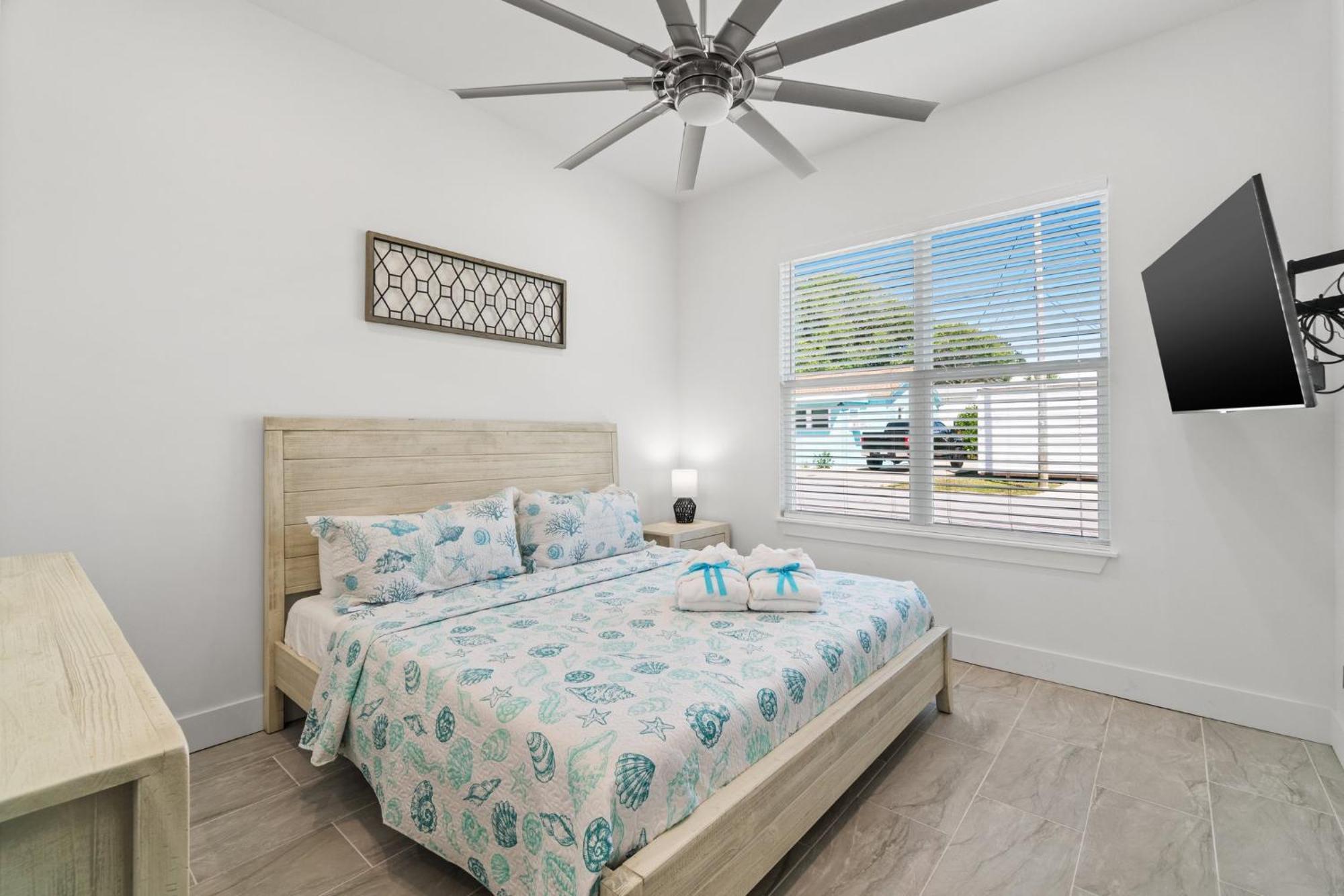 Brand New Expansive Coastal W/ Custom Furnishings Sleeps 15 Panama City Beach