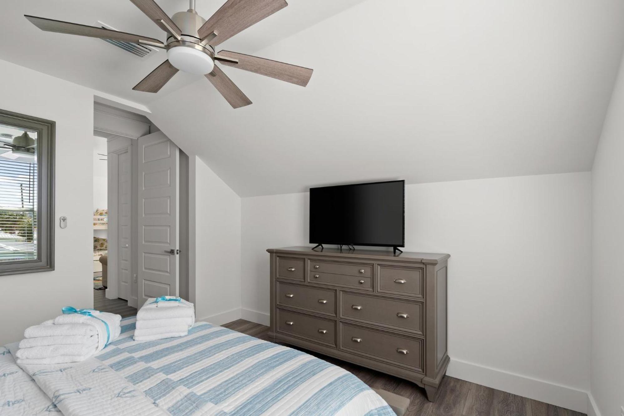 Brand New Expansive Coastal W/ Custom Furnishings Sleeps 15 Panama City Beach