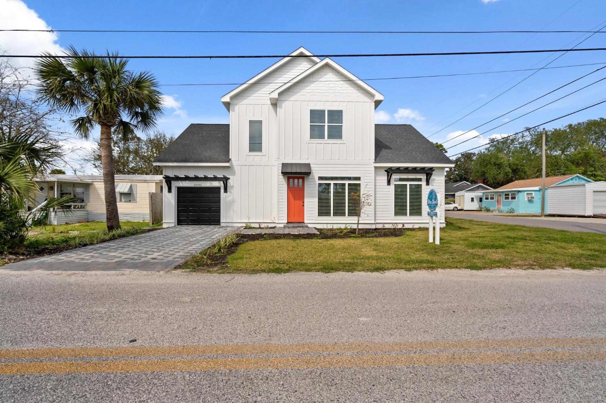 Brand New Expansive Coastal W/ Custom Furnishings Sleeps 15 Holiday home Panama City Beach